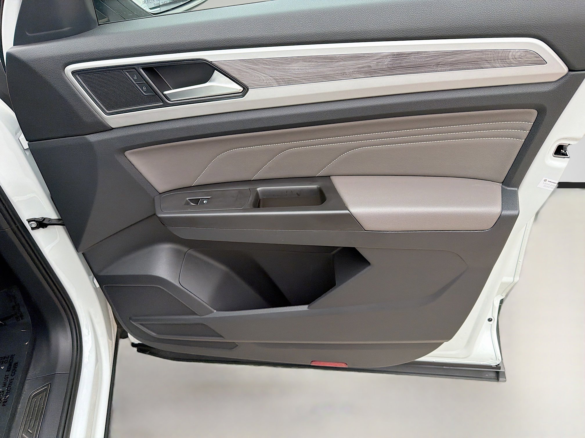 Certified 2022 Volkswagen Atlas Cross Sport SE image 33