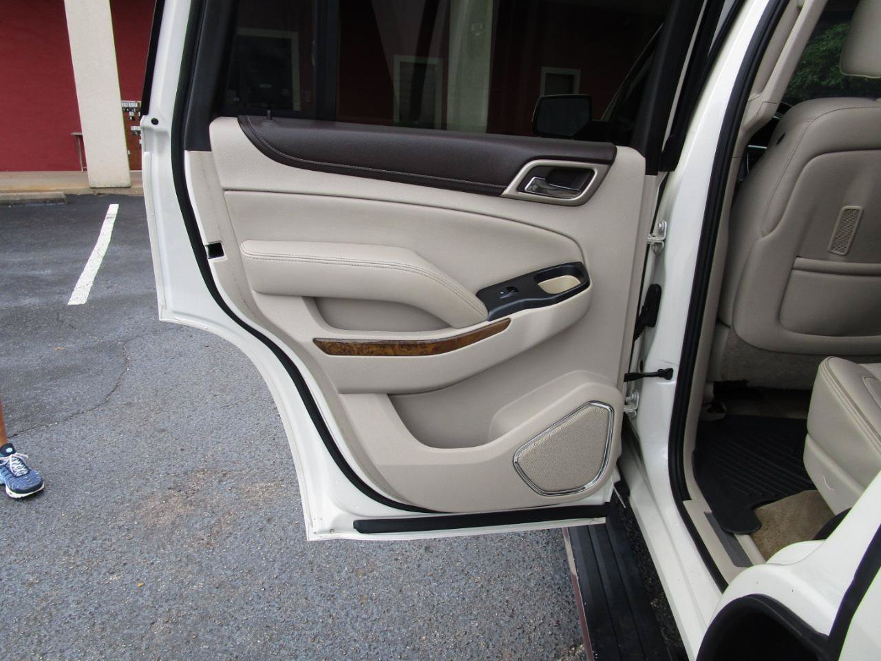 Used 2015 GMC Yukon Denali w/ Touring Package RWD image 26