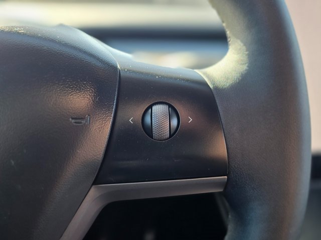 Used 2023 Tesla Model Y 2WD image 26