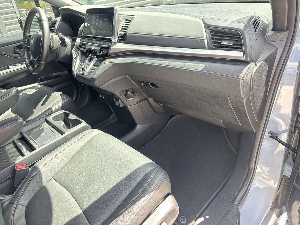 Used 2025 Honda Odyssey Sport-L image 17