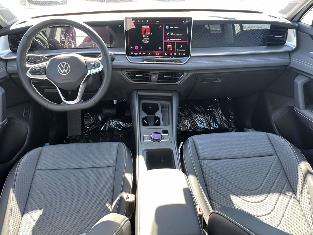 New 2025 Volkswagen Tiguan SE image 11
