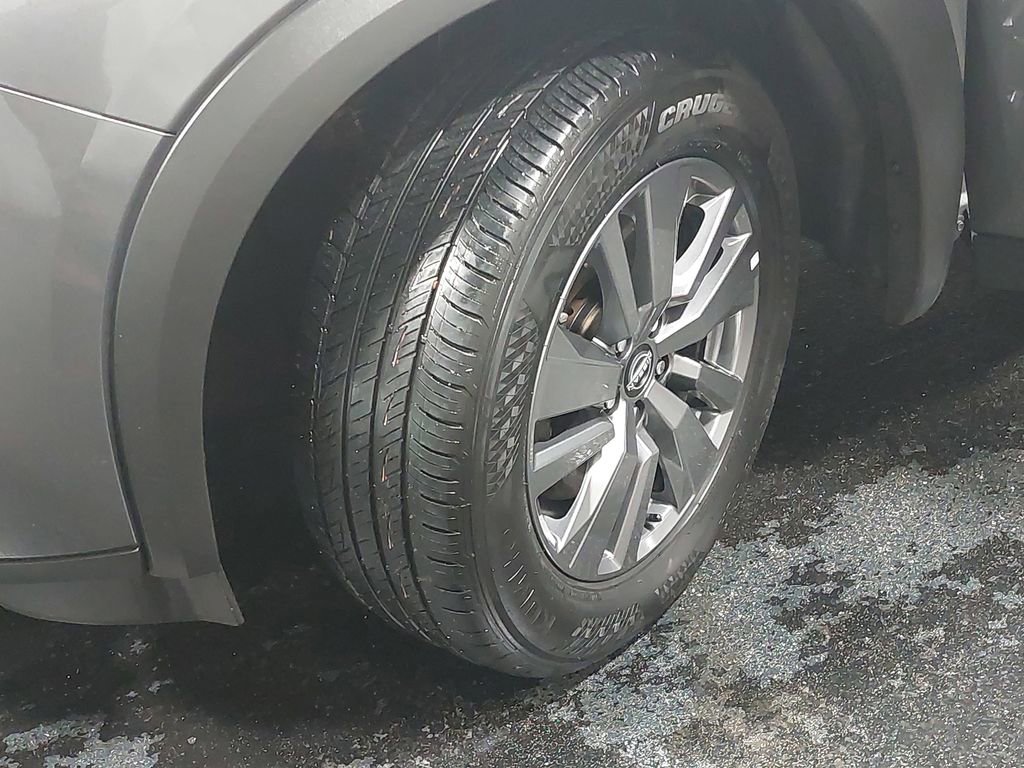 Used 2025 Nissan Pathfinder SV image 34