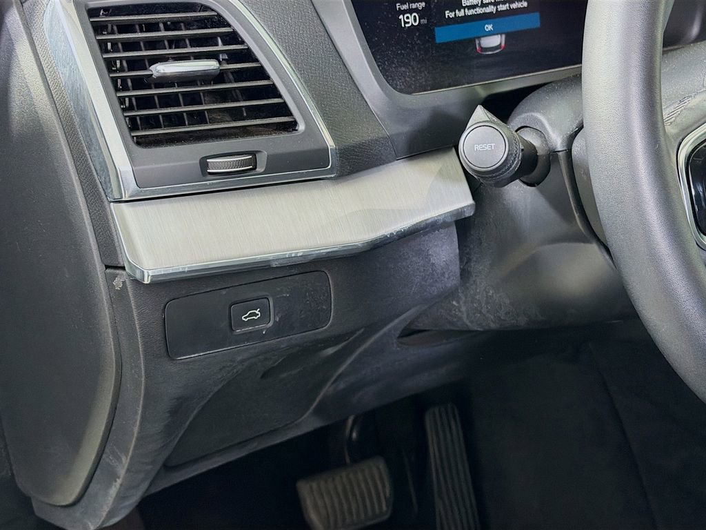 Used 2024 Volvo XC90 B5 Core w/ Protection Package Premier image 12