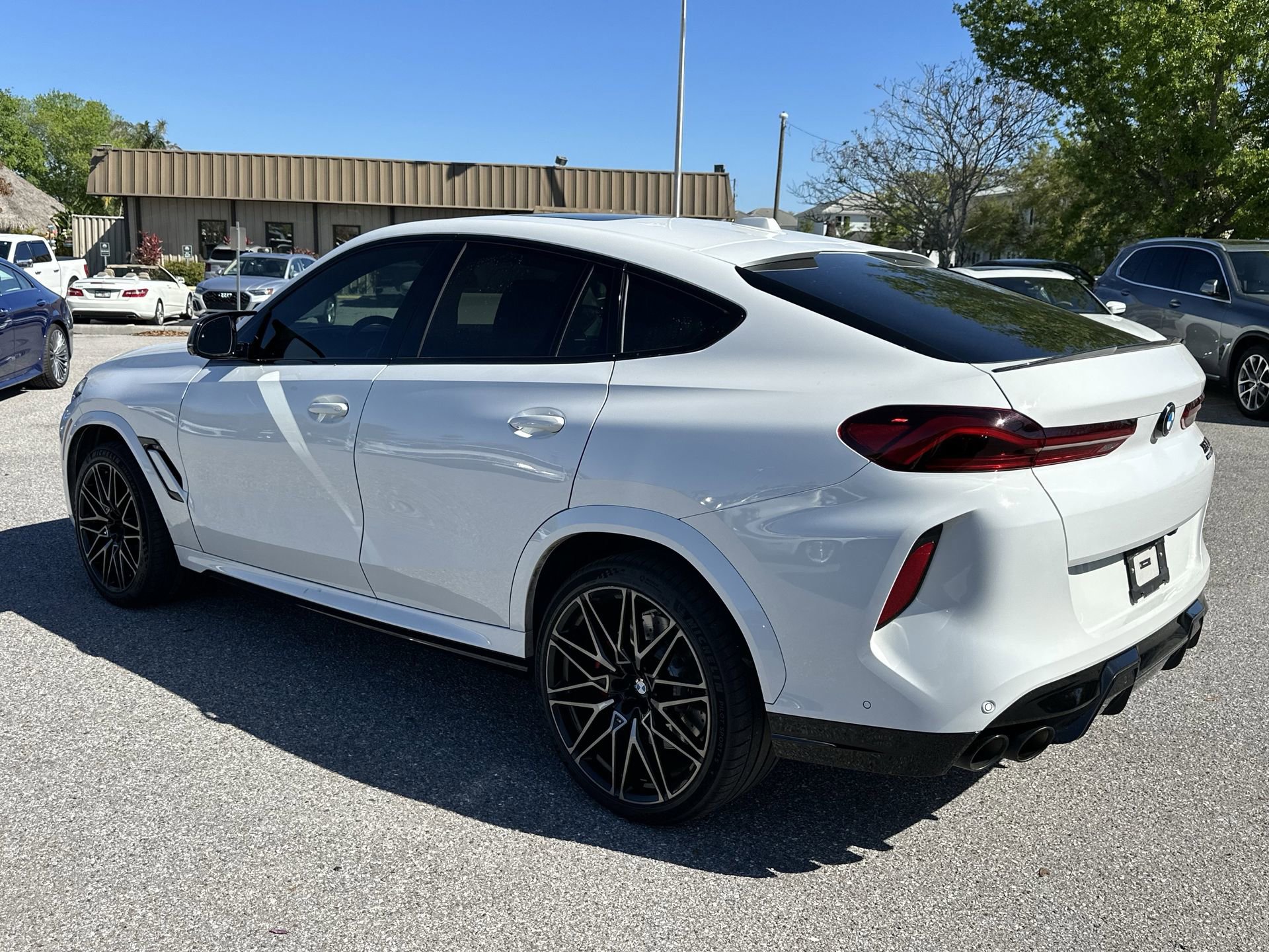 Used 2025 BMW X6 M Competition w/ Executive Package image 6