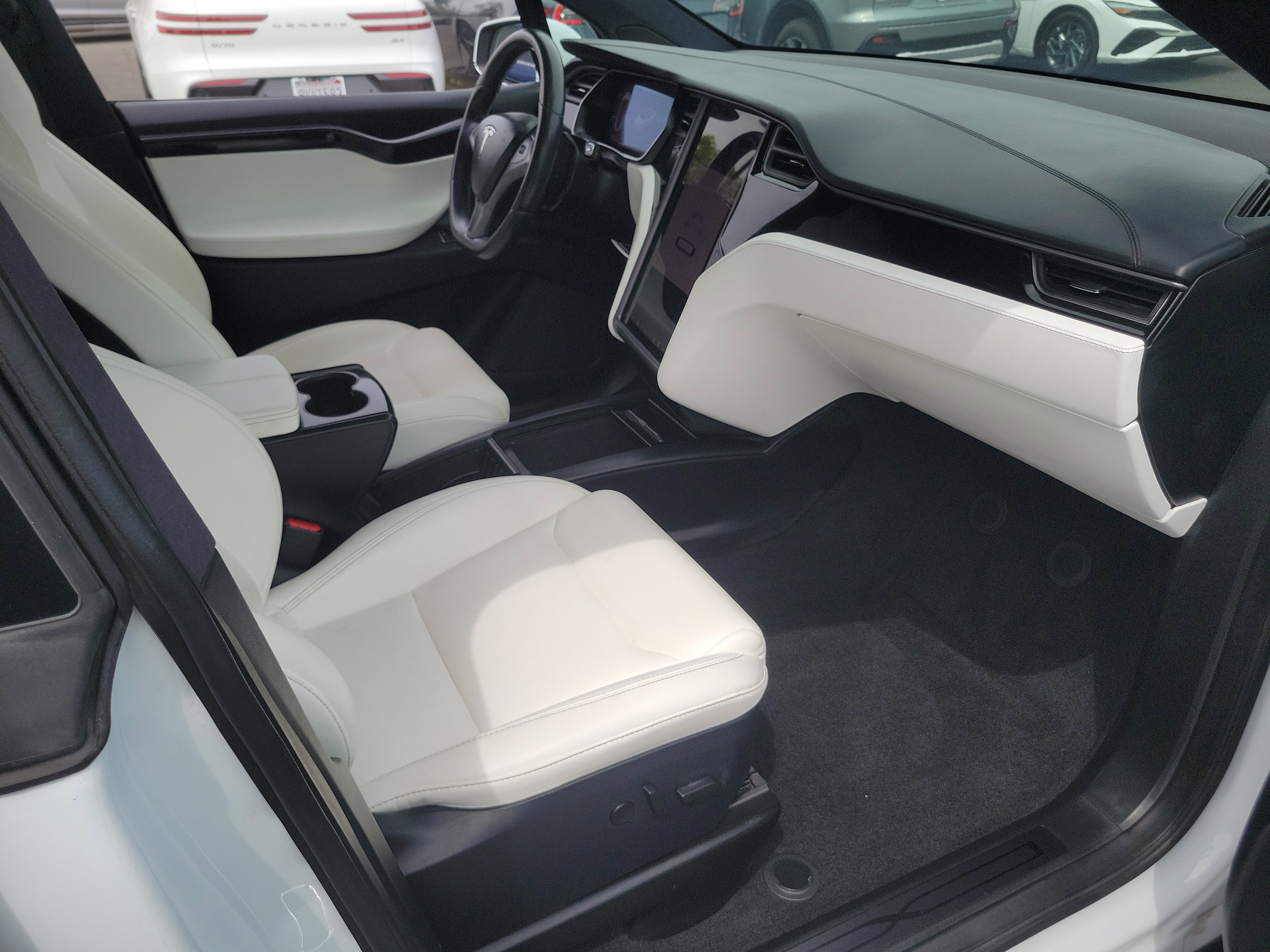 Used 2020 Tesla Model X image 17