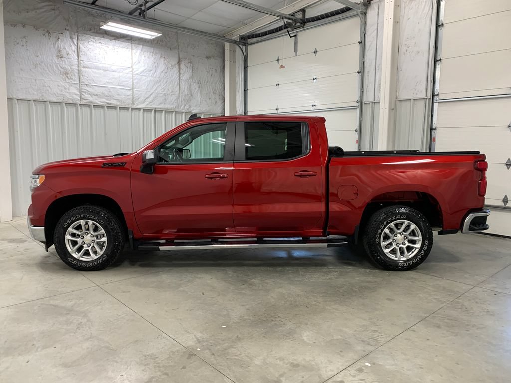 Used 2023 Chevrolet Silverado 1500 LT w/ Z71 Off-Road Package AWD/4WD image 4