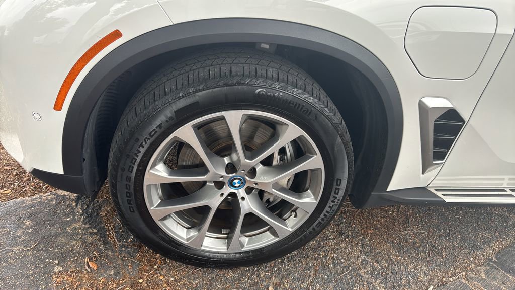 Used 2025 BMW X5 xDrive50e AWD/4WD image 21