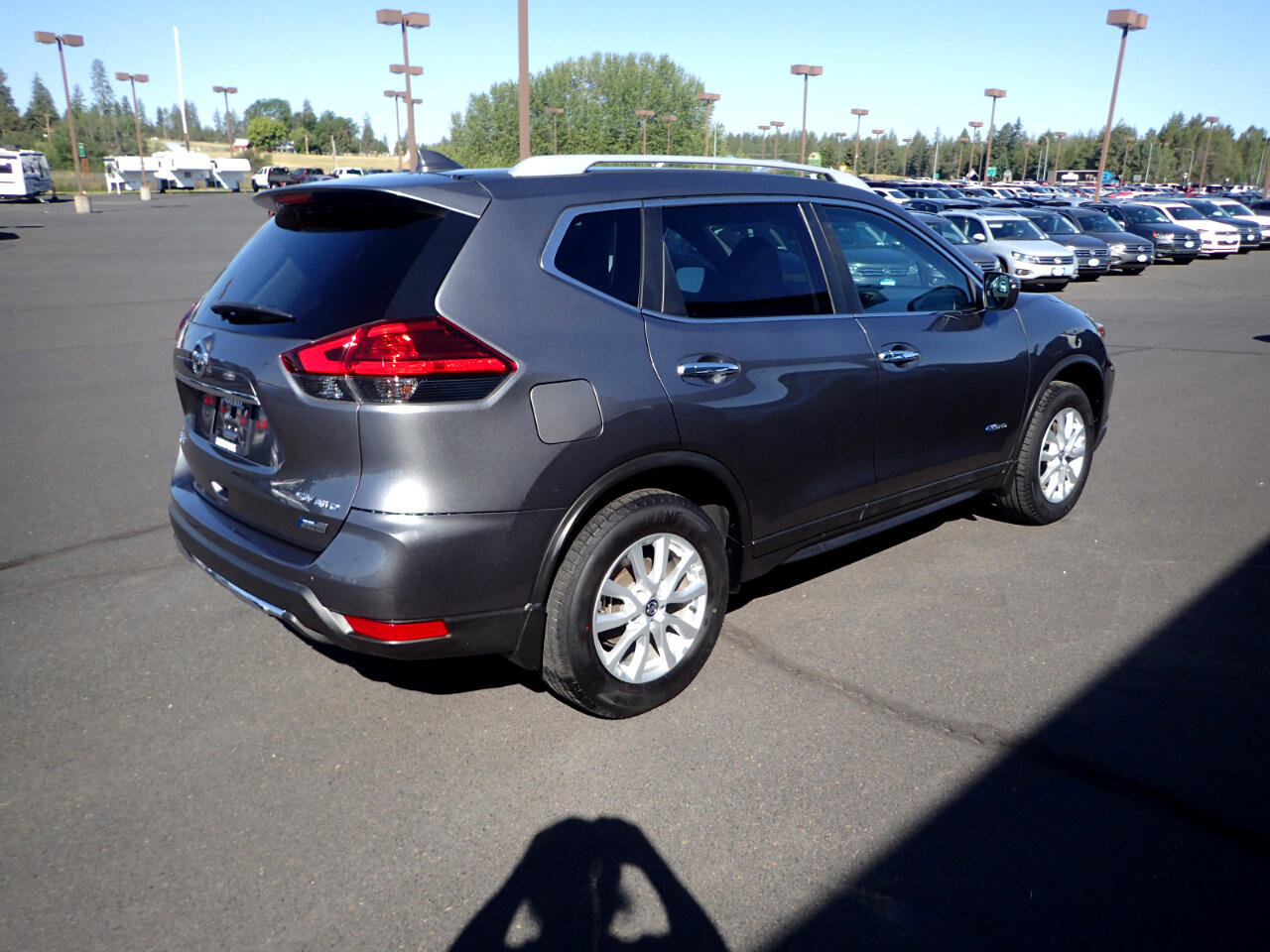Used 2017 Nissan Rogue SV image 5
