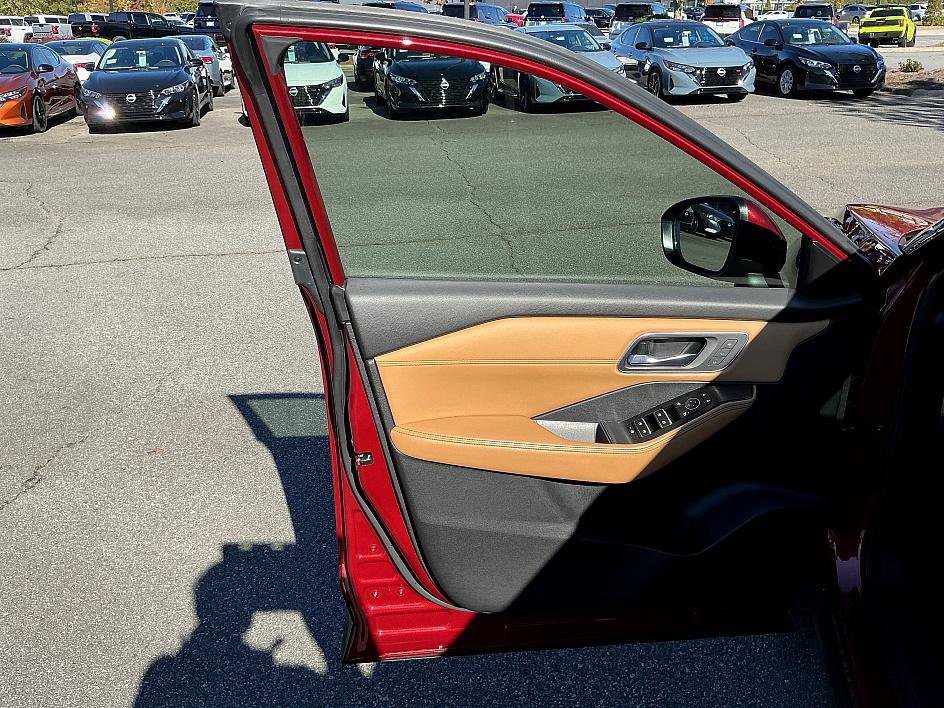 Certified 2023 Nissan Rogue Platinum w/ Platinum Premium Package image 11