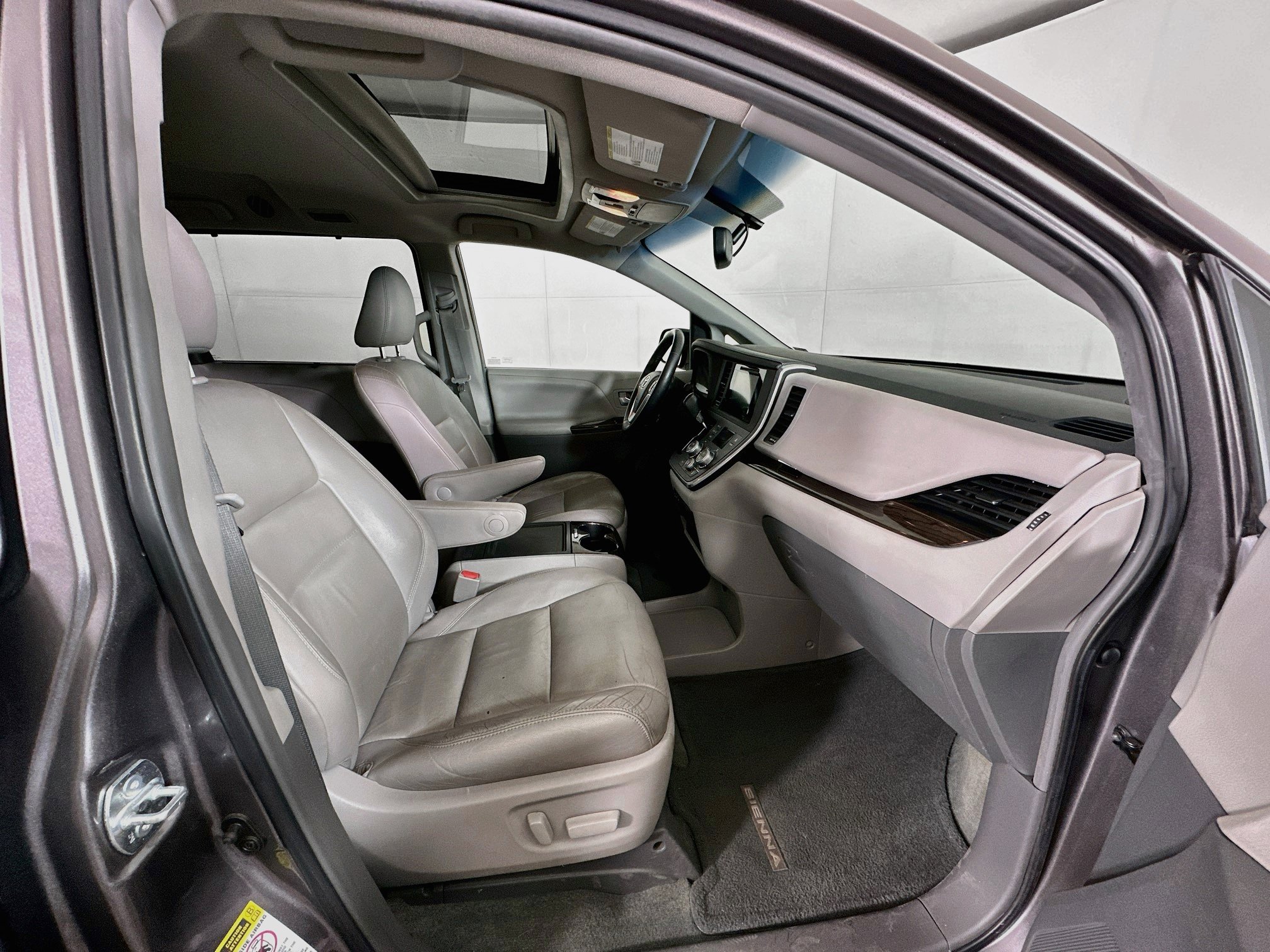 Used 2015 Toyota Sienna XLE w/ XLE Navigation Package FWD image 33