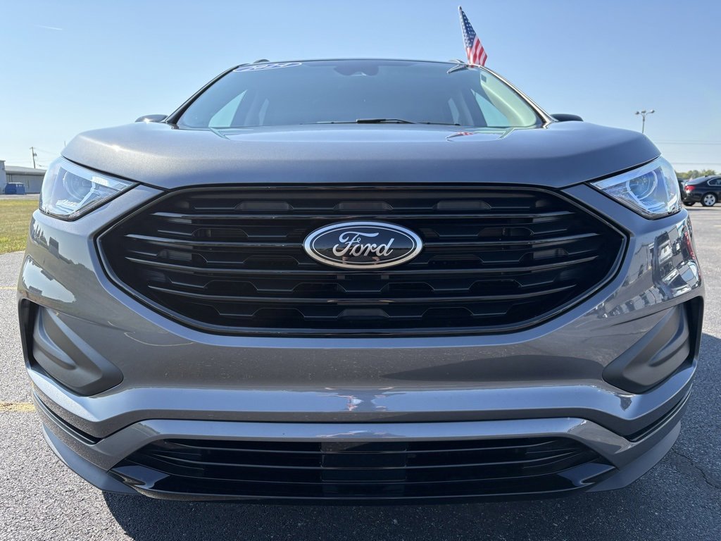 Used 2024 Ford Edge SE w/ Black Appearance Package image 2
