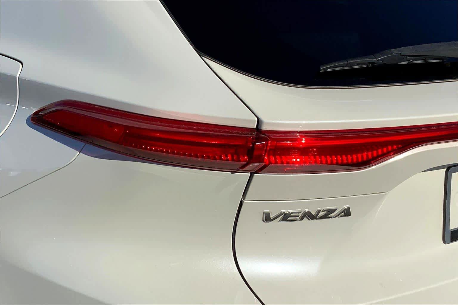 Used 2021 Toyota Venza XLE w/ Softex Package image 29