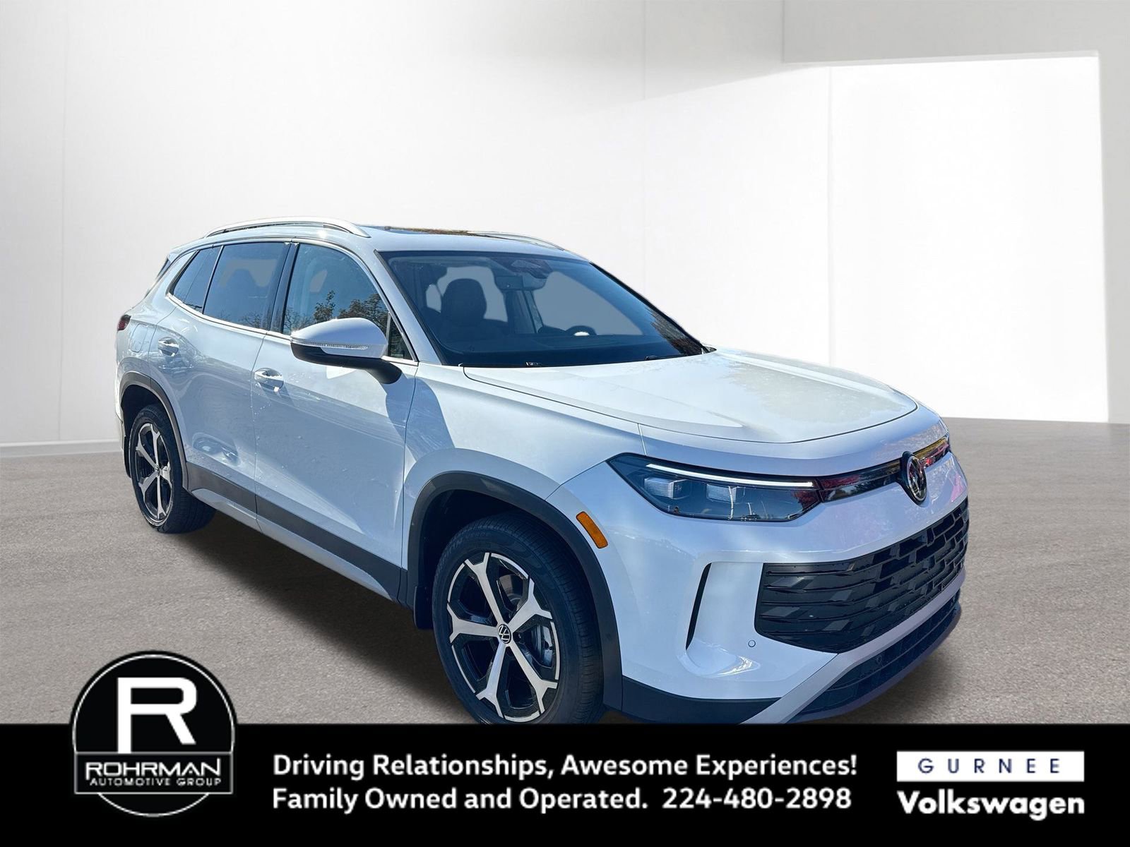 New 2026 Volkswagen Tiguan SE image 2