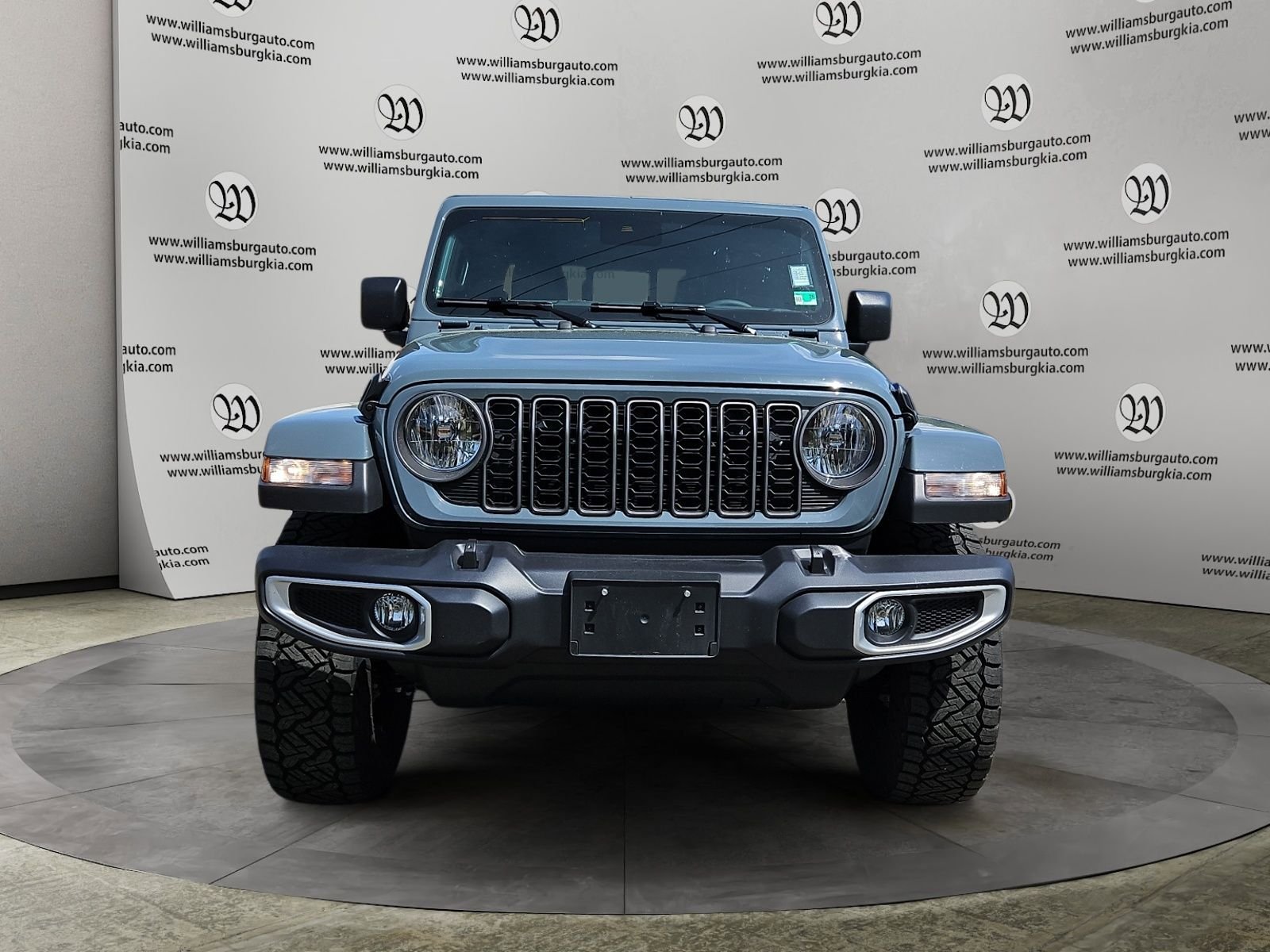 Used 2025 Jeep Gladiator Sport AWD/4WD image 8