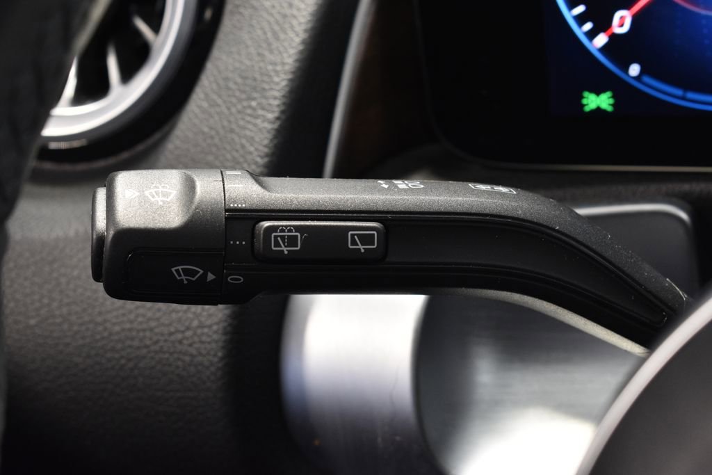 Used 2023 Mercedes-Benz GLB 35 AMG 4MATIC image 19