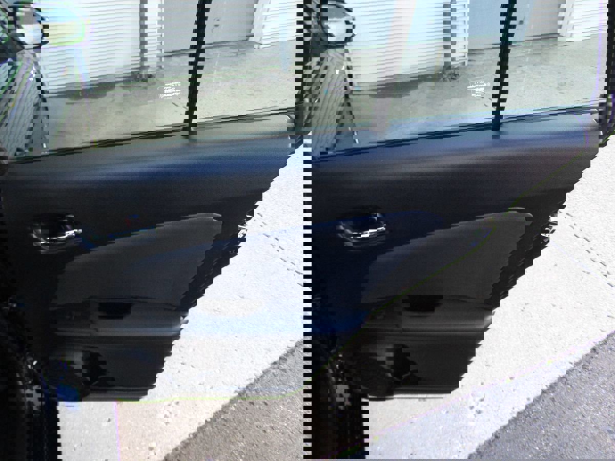 Used 2021 Toyota Prius XLE image 28