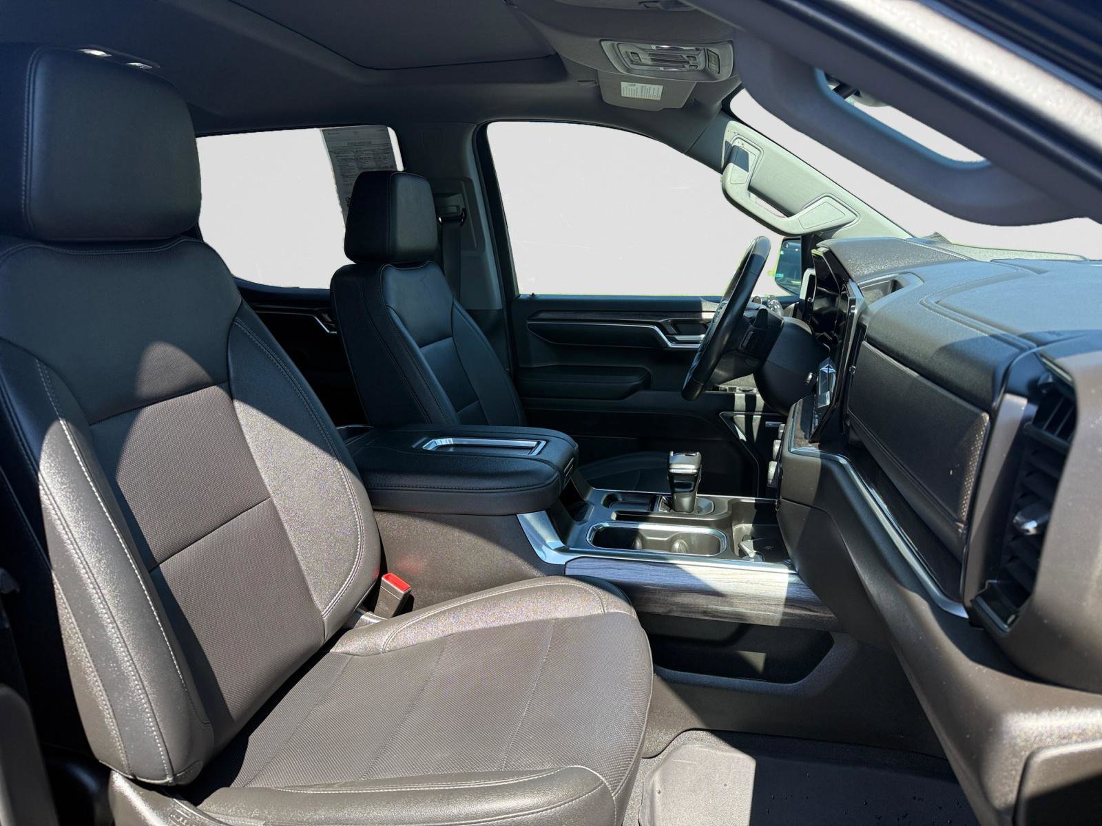 Used 2022 Chevrolet Silverado 1500 LTZ w/ LTZ Premium Package AWD/4WD image 15