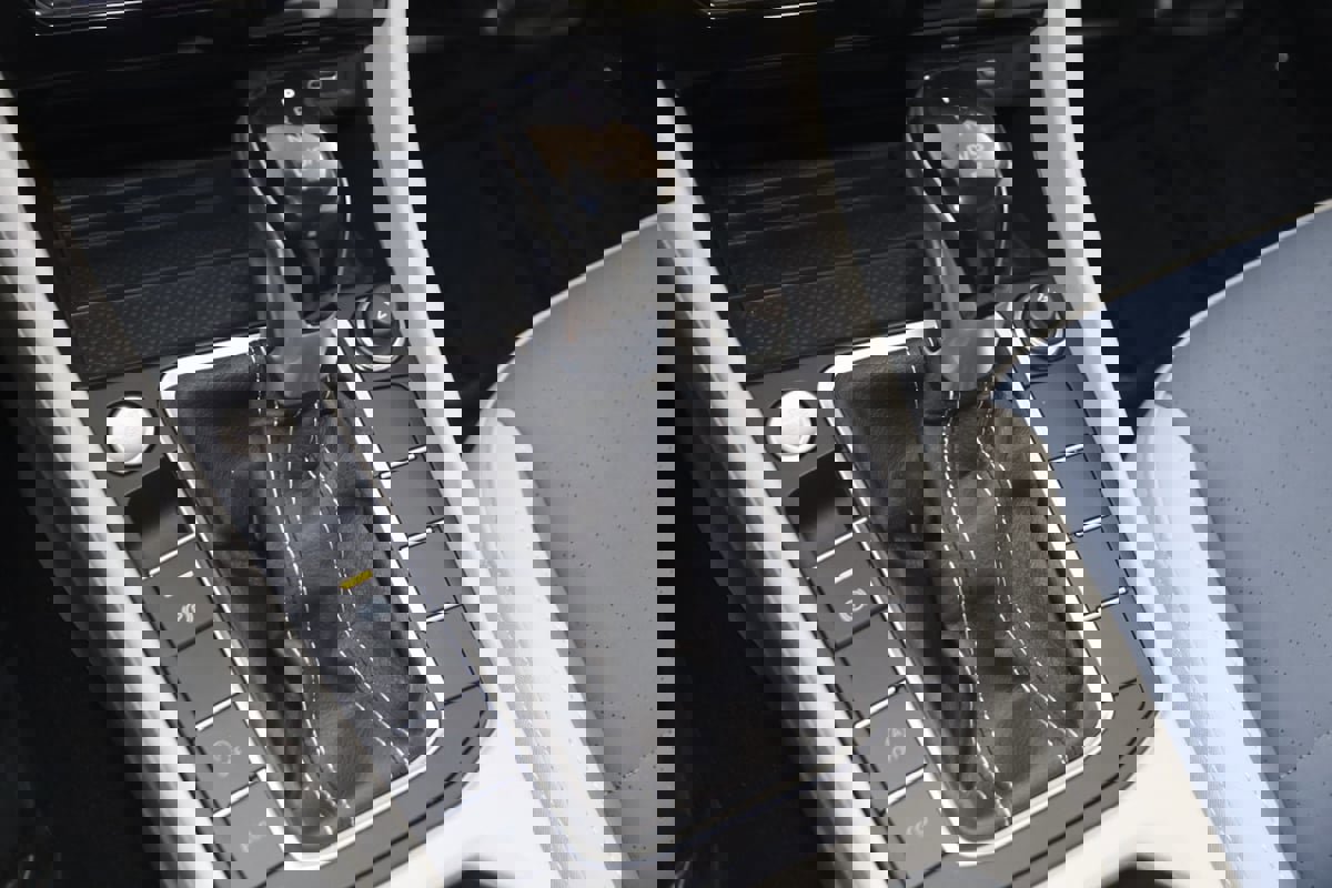 Used 2025 Volkswagen Jetta SE image 7