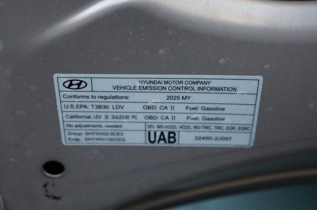 Used 2025 Hyundai Elantra SE w/ Cargo Package image 12