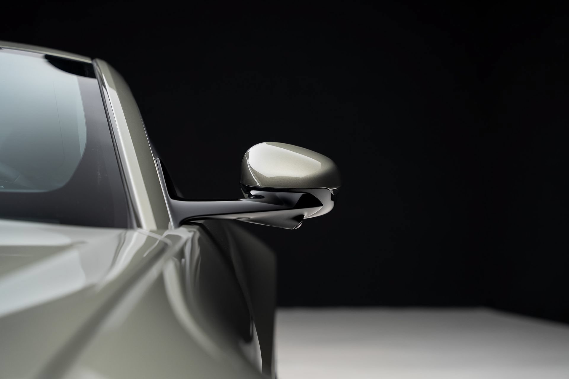 Used 2025 Aston Martin V8 Vantage Coupe RWD image 15