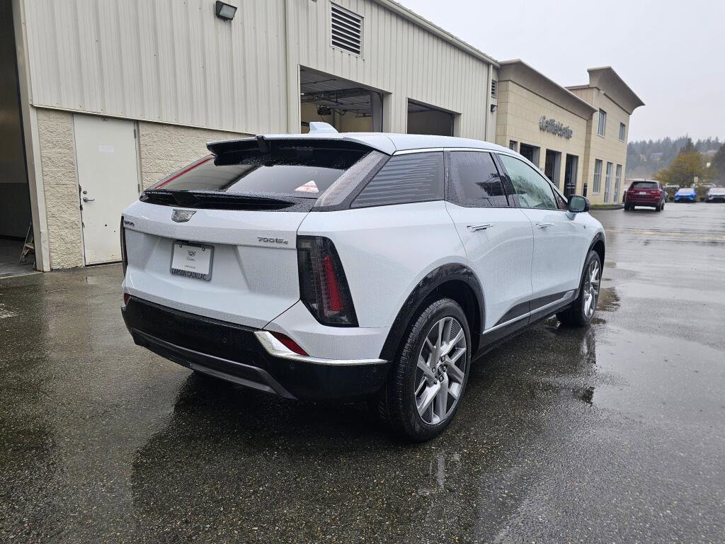 New 2026 Cadillac Optiq Luxury 2 image 8