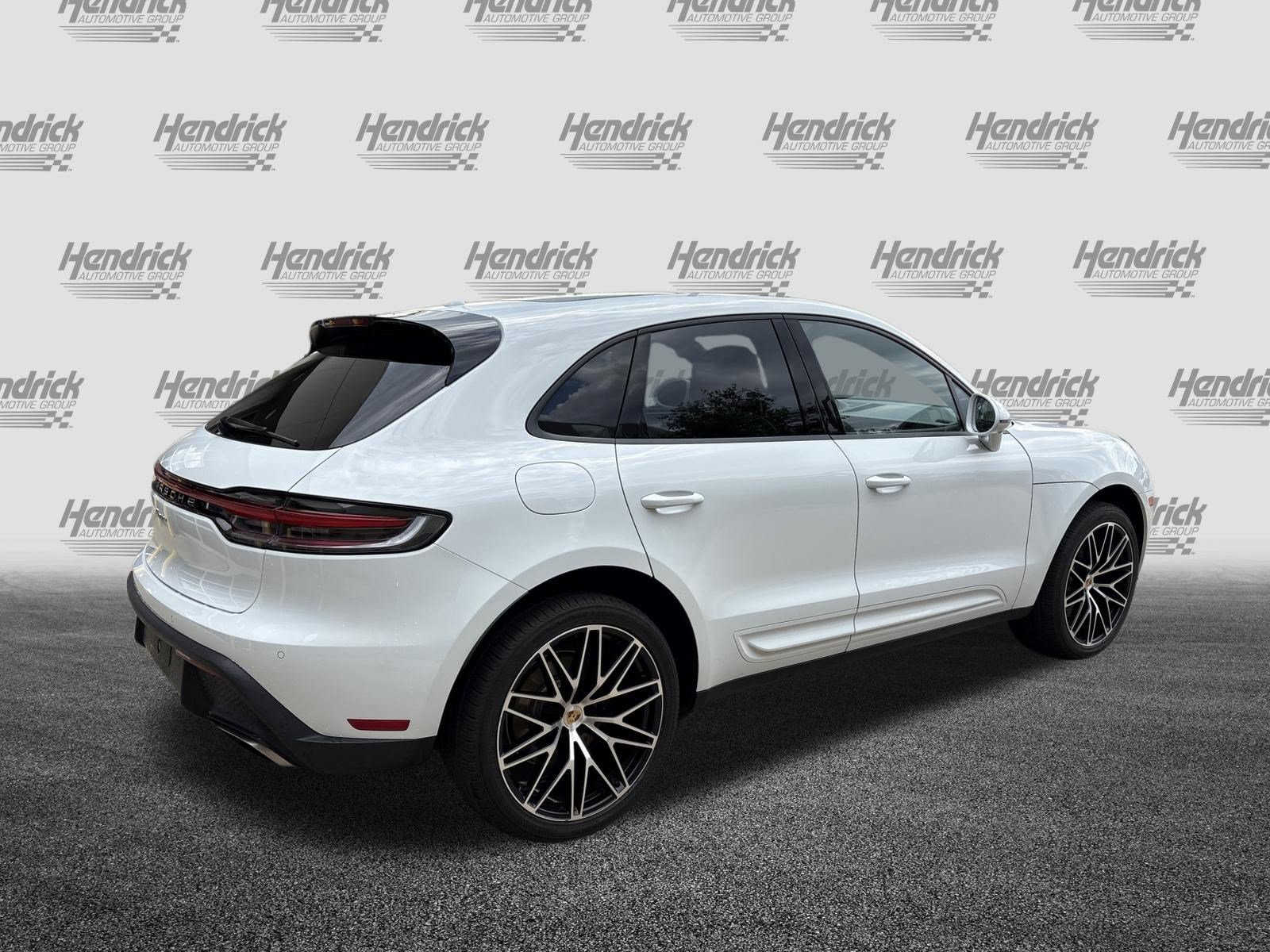 Used 2023 Porsche Macan AWD/4WD image 10
