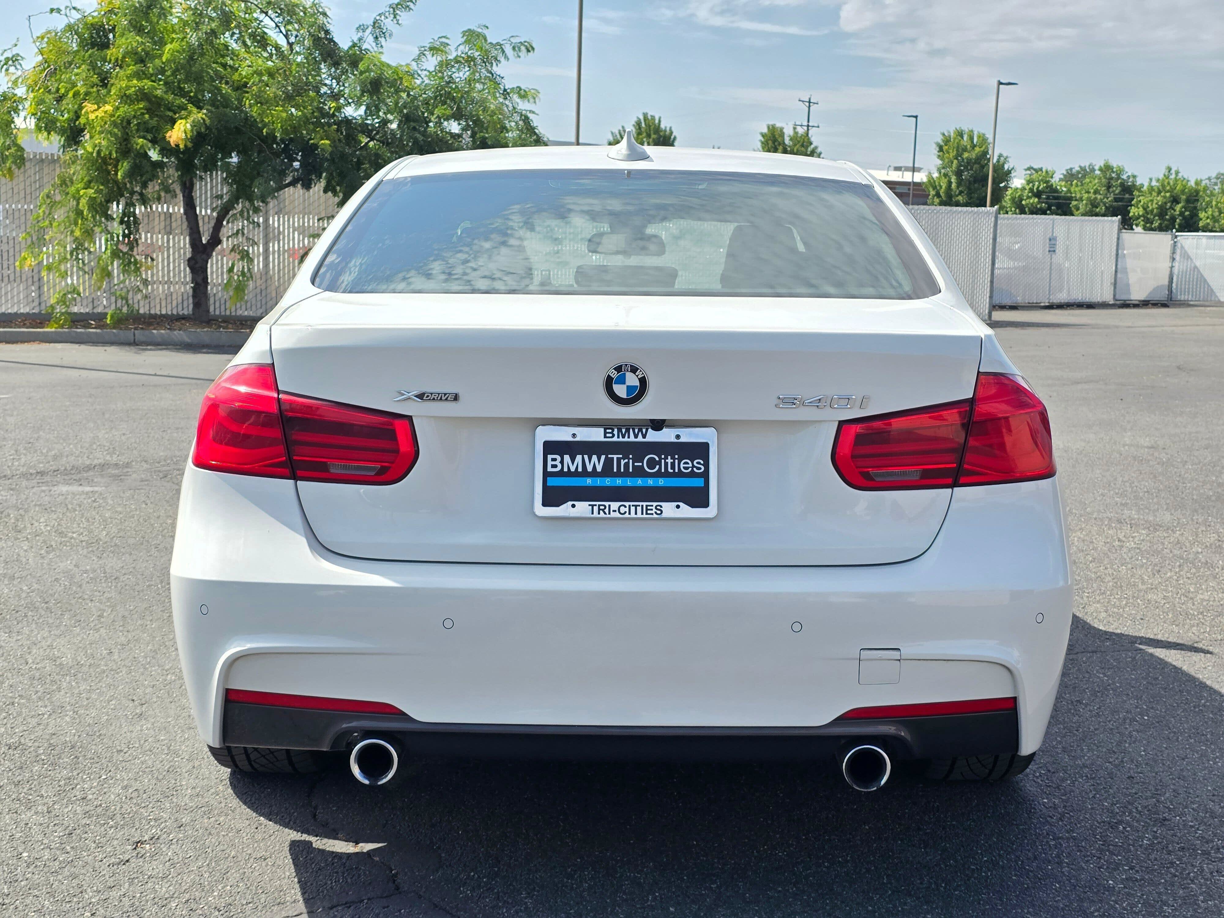 Used 2018 BMW 340i xDrive Sedan AWD/4WD image 5