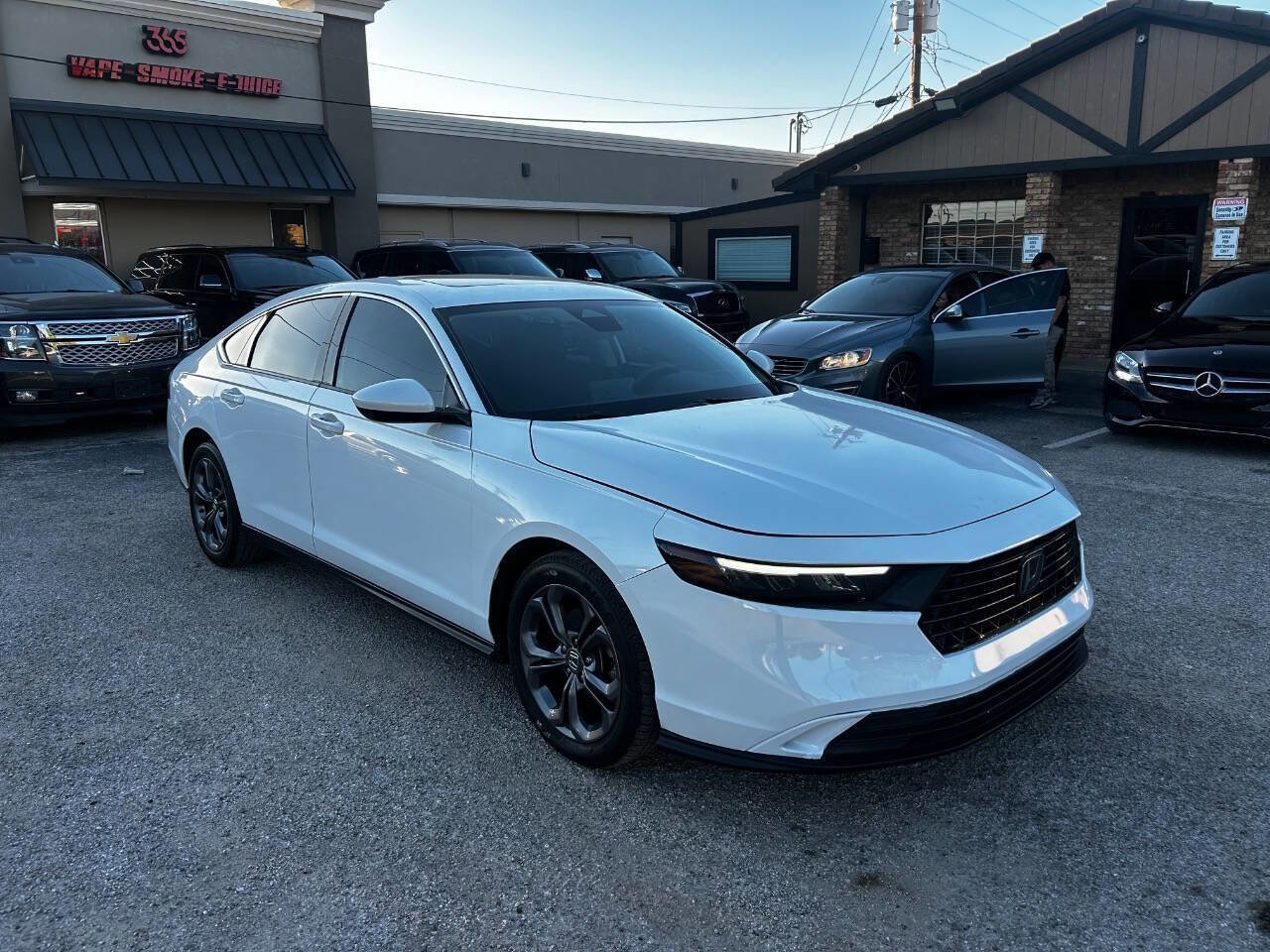 Used 2023 Honda Accord EX image 3