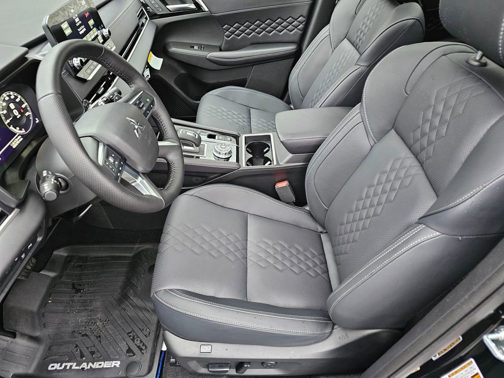 Used 2025 Mitsubishi Outlander SEL Black Edition image 16