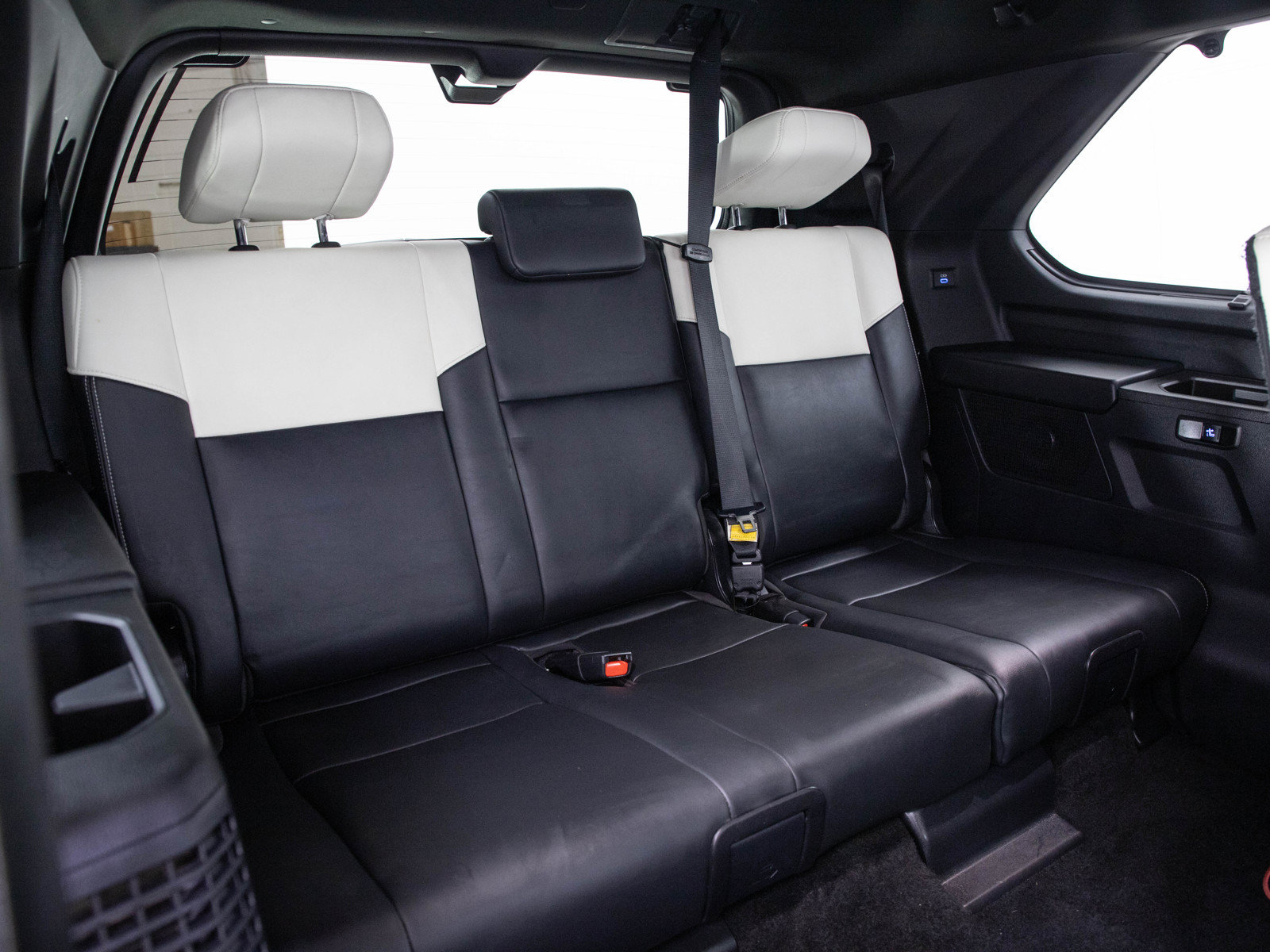 Used 2023 Toyota Sequoia Capstone AWD/4WD image 13