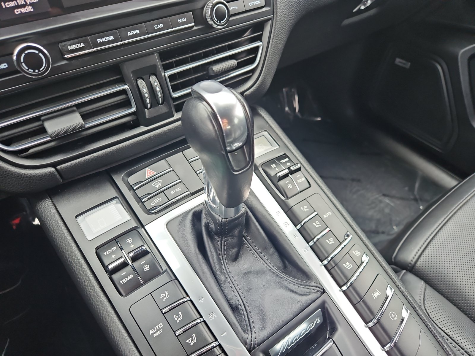 Used 2020 Porsche Macan AWD/4WD image 23