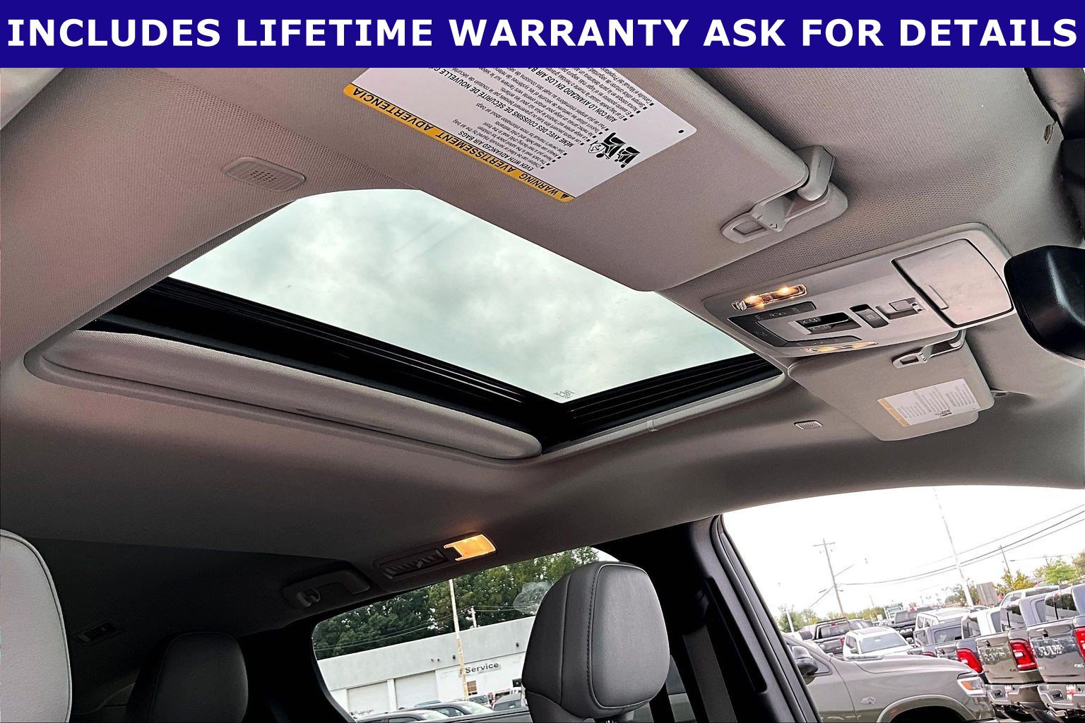 Used 2025 Toyota Sienna XLE FWD image 19
