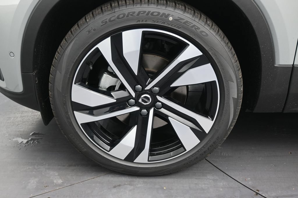 New 2026 Volvo XC40 B5 Plus w/ Protection Package Premier AWD/4WD image 9