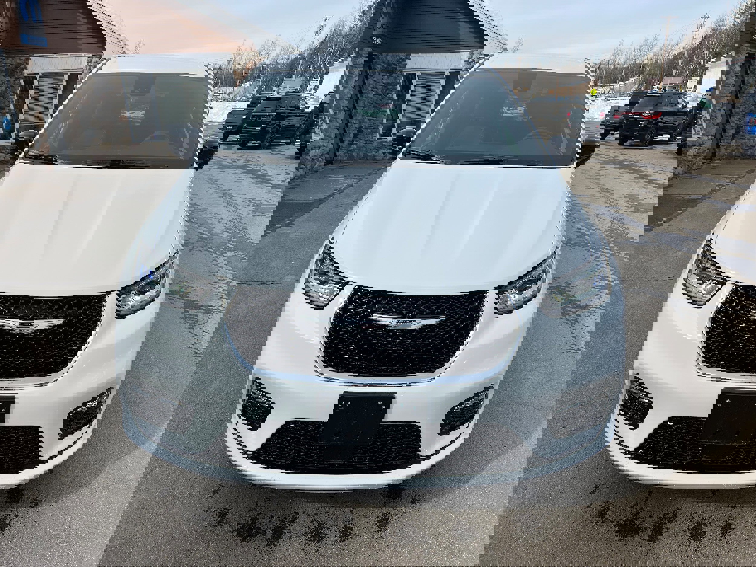 New 2026 Chrysler Pacifica Select image 2