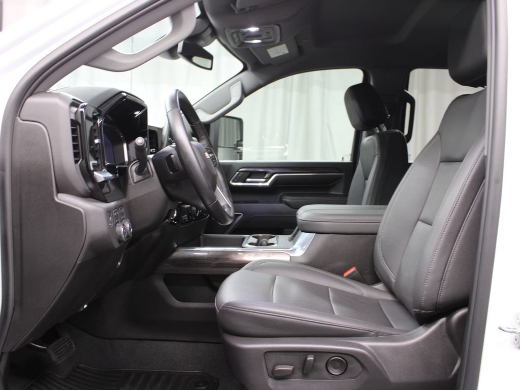 Used 2024 Chevrolet Silverado 3500 LTZ w/ LTZ Convenience Package AWD/4WD image 15