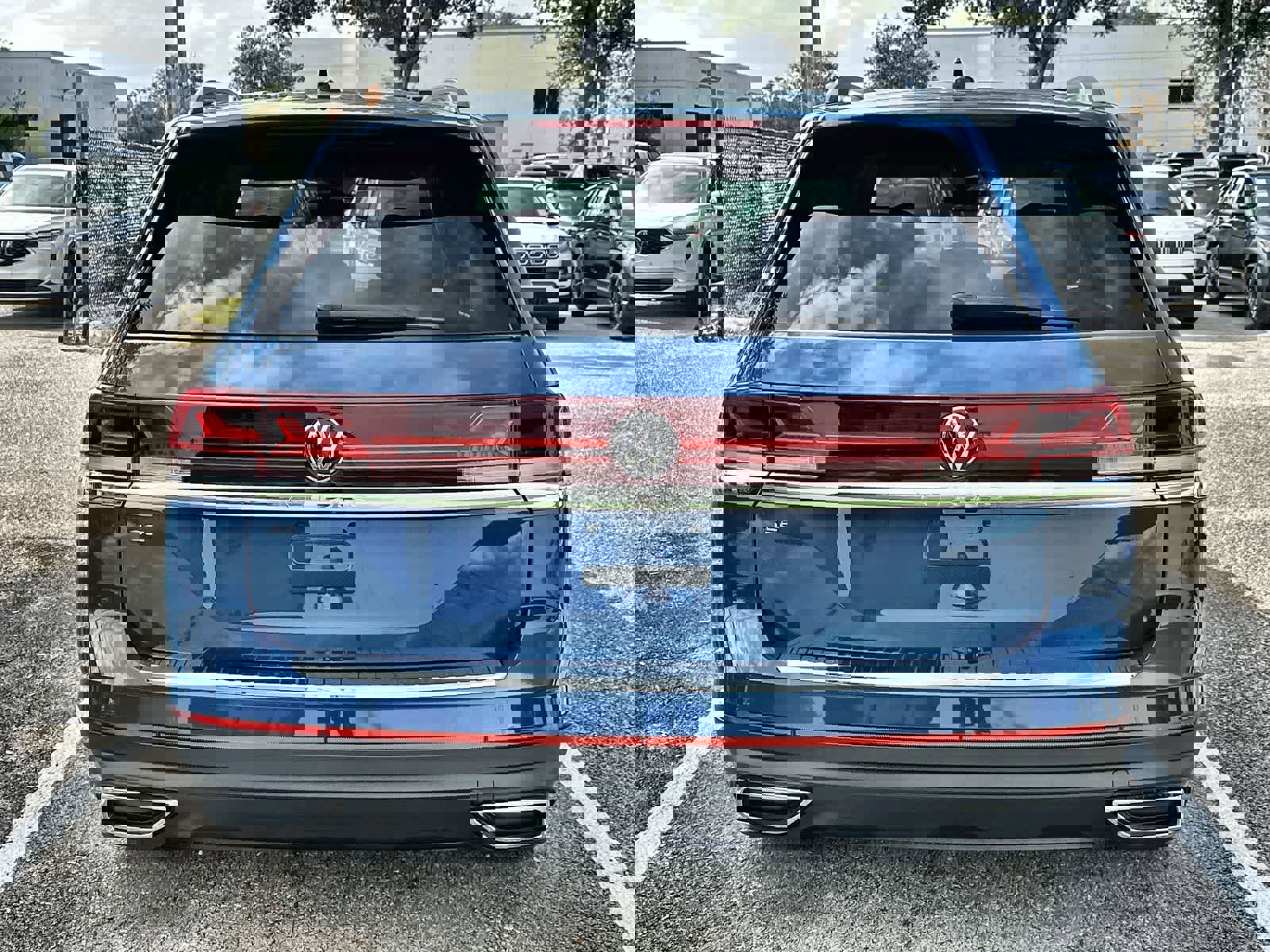 Used 2025 Volkswagen Atlas SE image 11