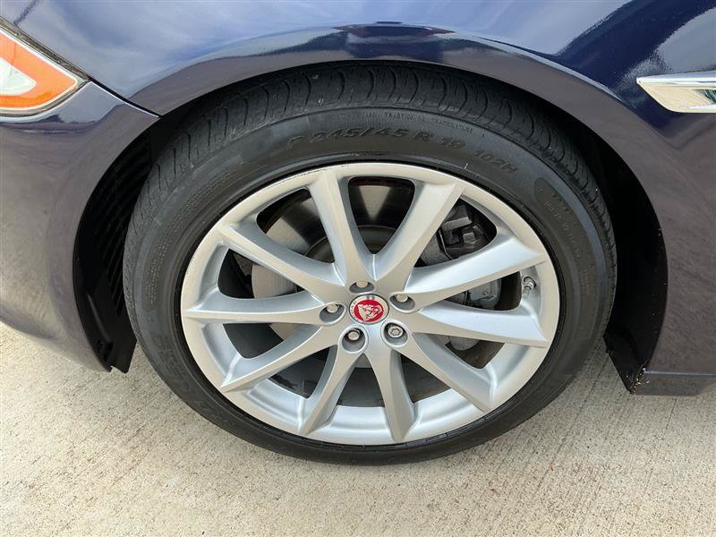Used 2014 Jaguar XJ AWD image 24