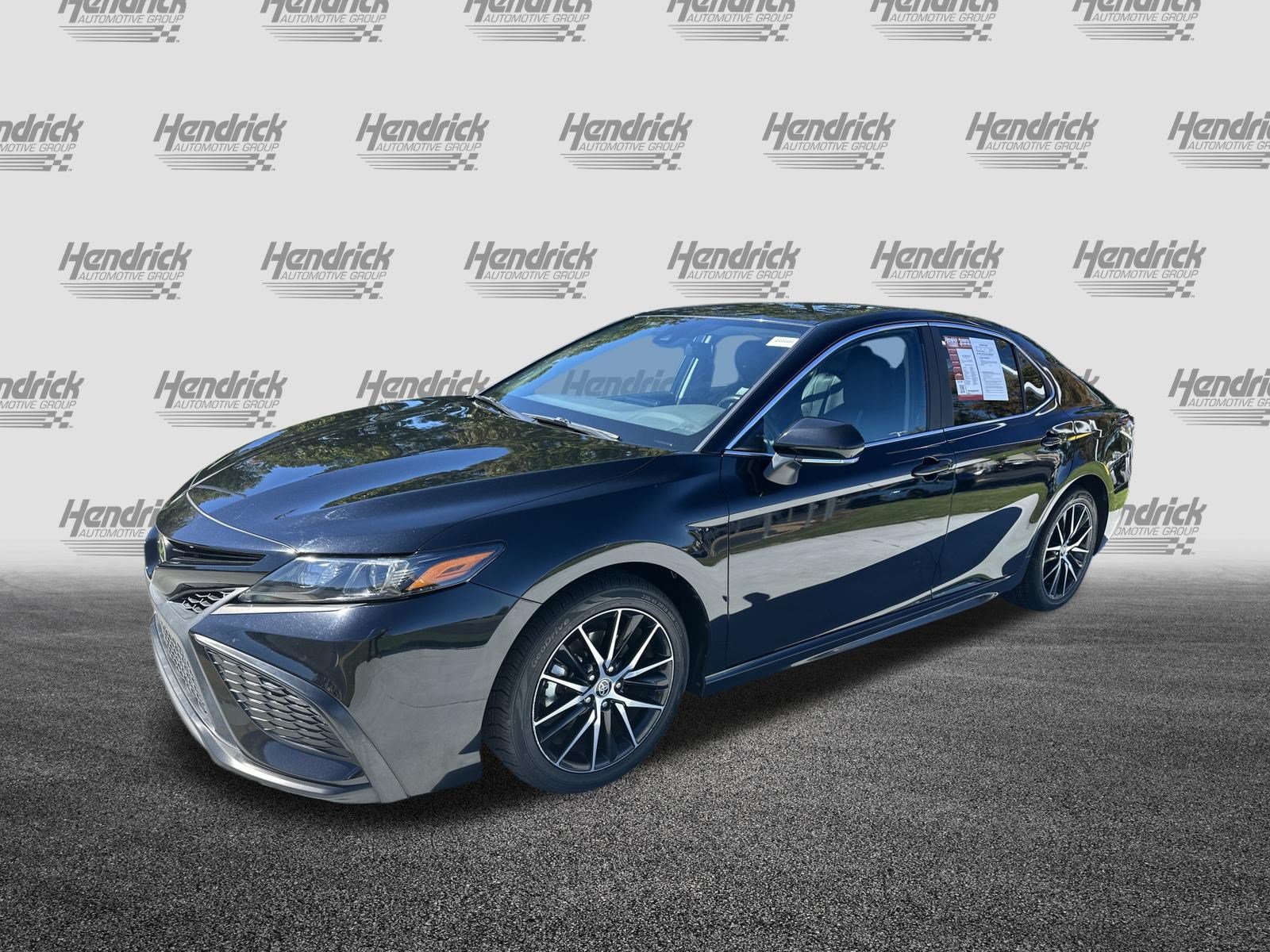 Used 2023 Toyota Camry SE FWD image 5