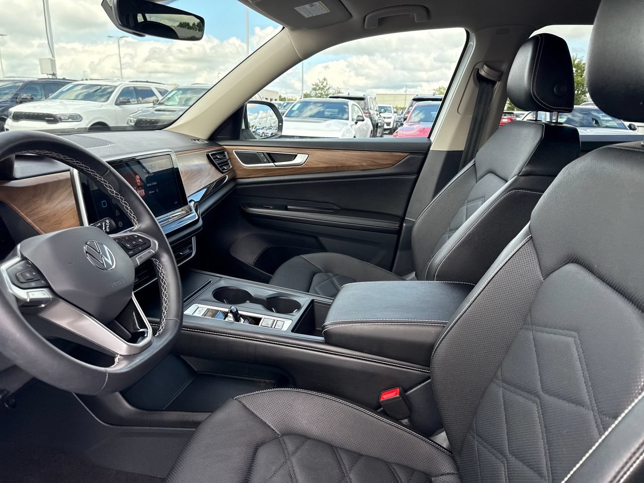 Used 2024 Volkswagen Atlas SE AWD/4WD image 12