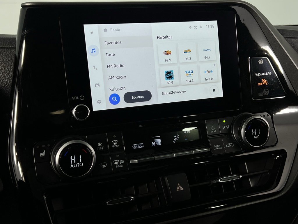 Used 2025 Toyota Highlander XLE image 18