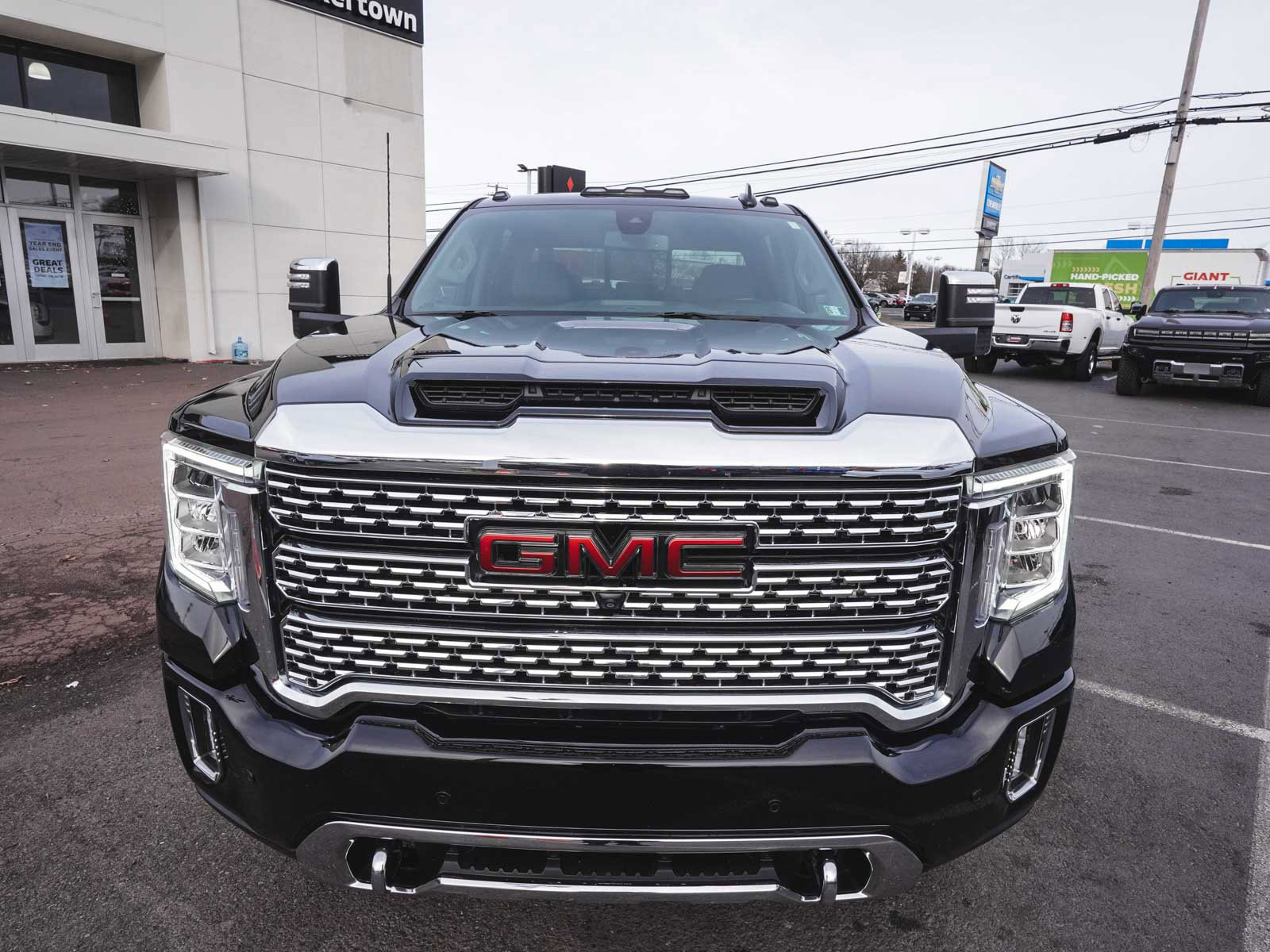 Used 2022 GMC Sierra 3500 Denali image 2