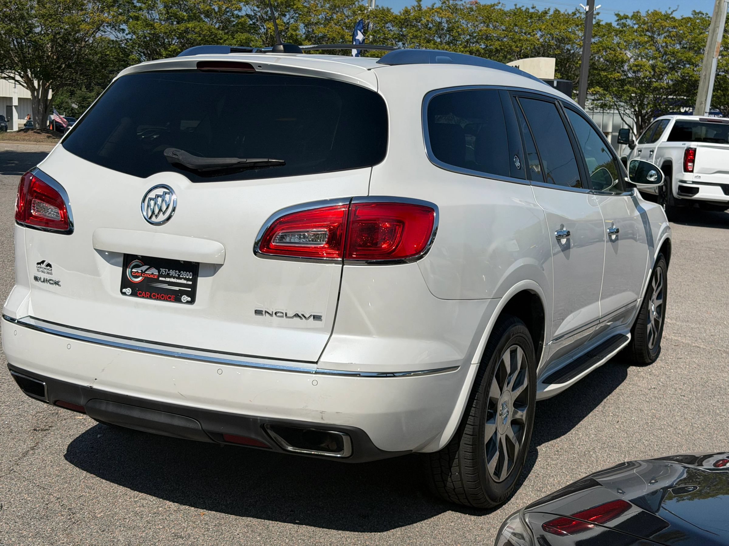 Used 2017 Buick Enclave Leather w/ Enclave Sport Touring Edition FWD image 5