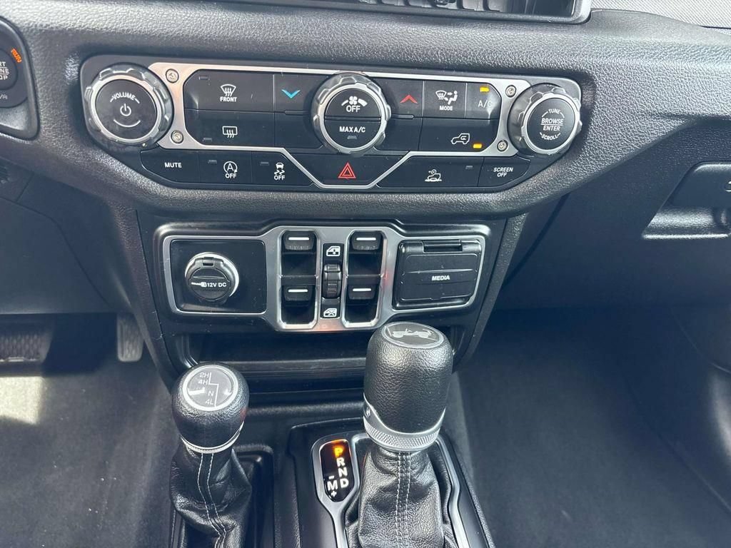 Used 2024 Jeep Wrangler Unlimited Sport AWD/4WD image 24