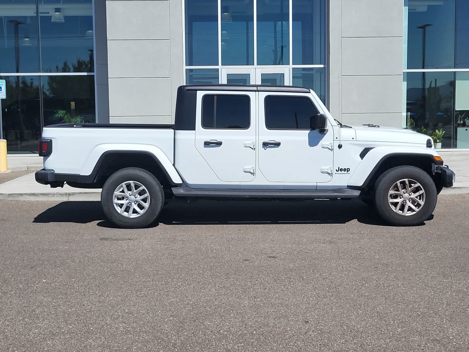 Used 2023 Jeep Gladiator Sport AWD/4WD image 4