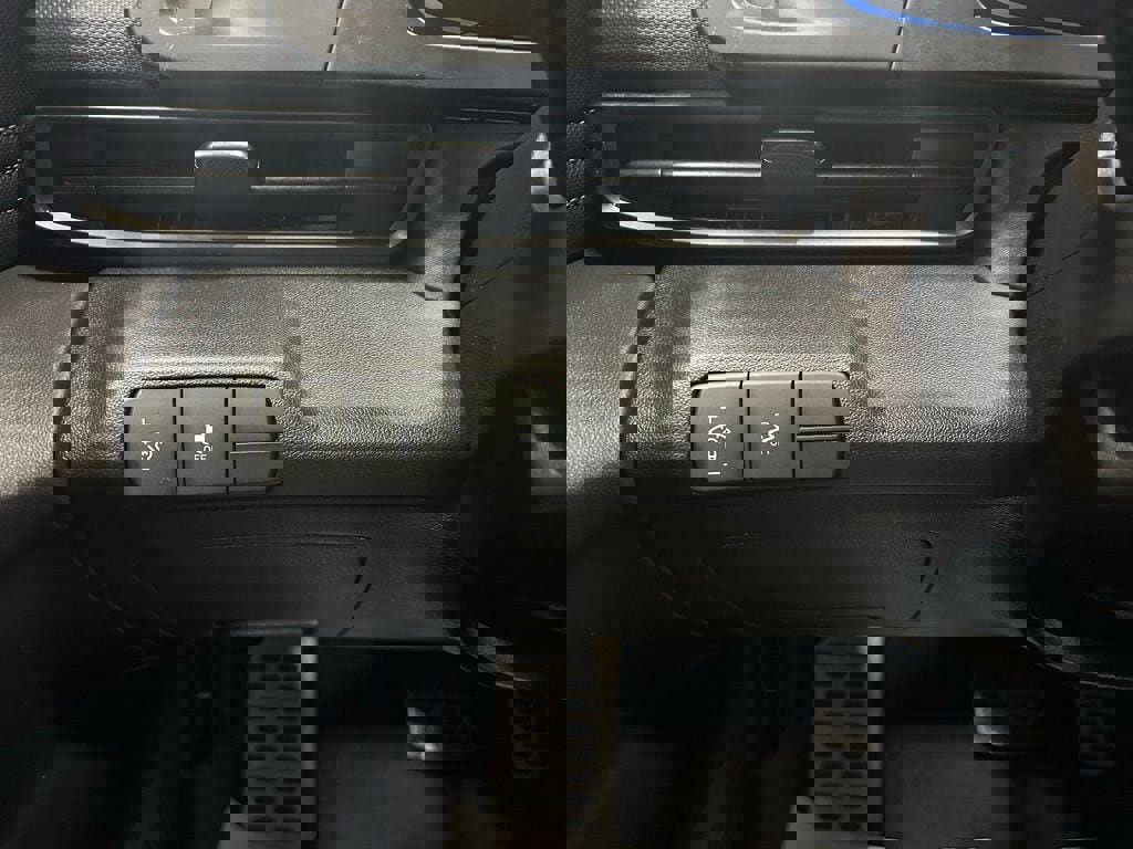 Used 2025 Hyundai Elantra Sport image 17