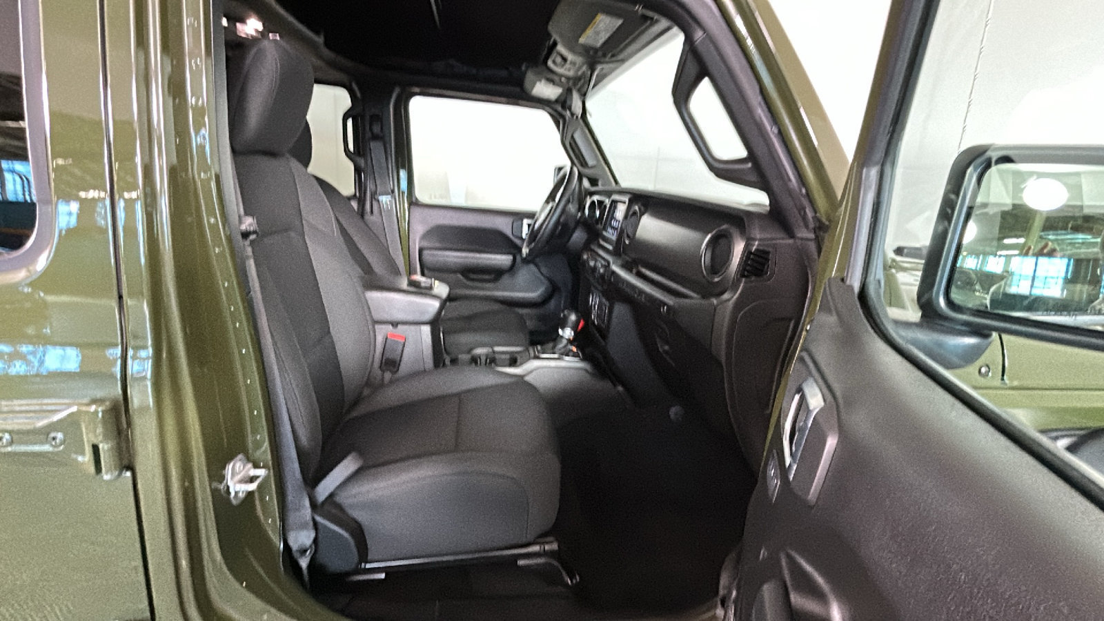 Used 2023 Jeep Wrangler Unlimited w/ Cold Weather Group AWD/4WD image 34