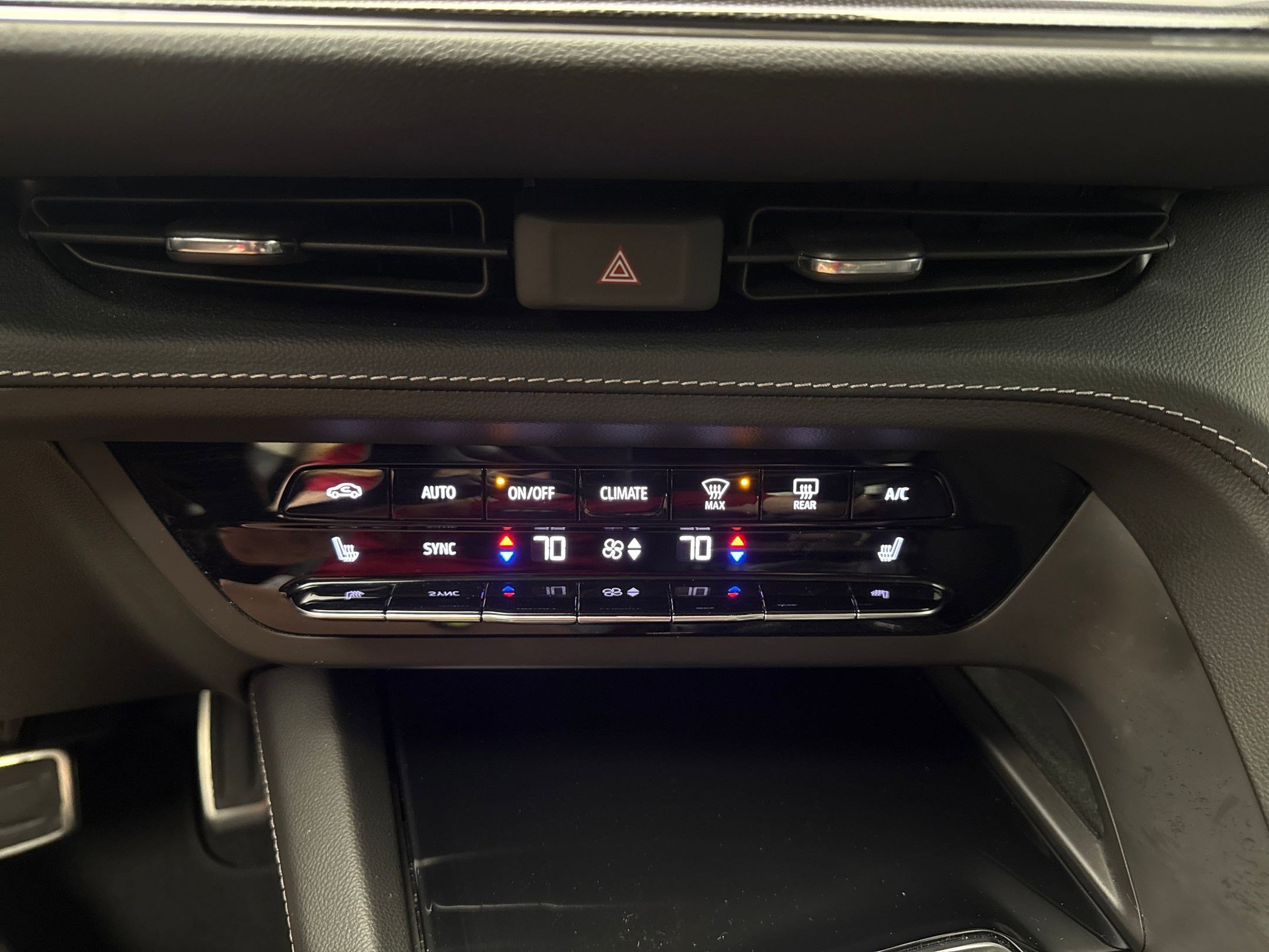 Certified 2022 Buick Envision Essence w/ Sport Touring Package image 39