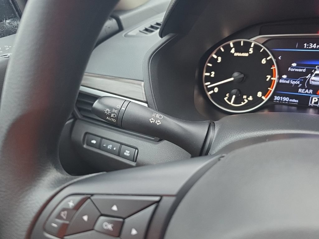 Used 2025 Nissan Altima 2.5 SV FWD image 15