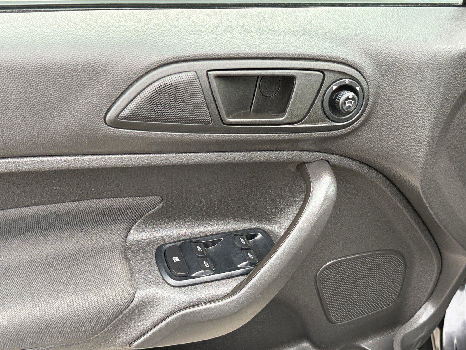 Used 2018 Ford Fiesta SE image 16