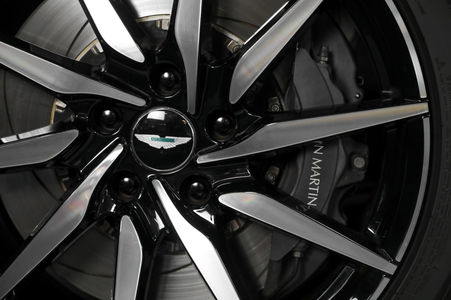 Used 2019 Aston Martin V8 Vantage Coupe RWD image 16